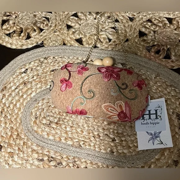 Embroidered Floral Clutch Bag in Tan and Pink - Picture 4 of 6